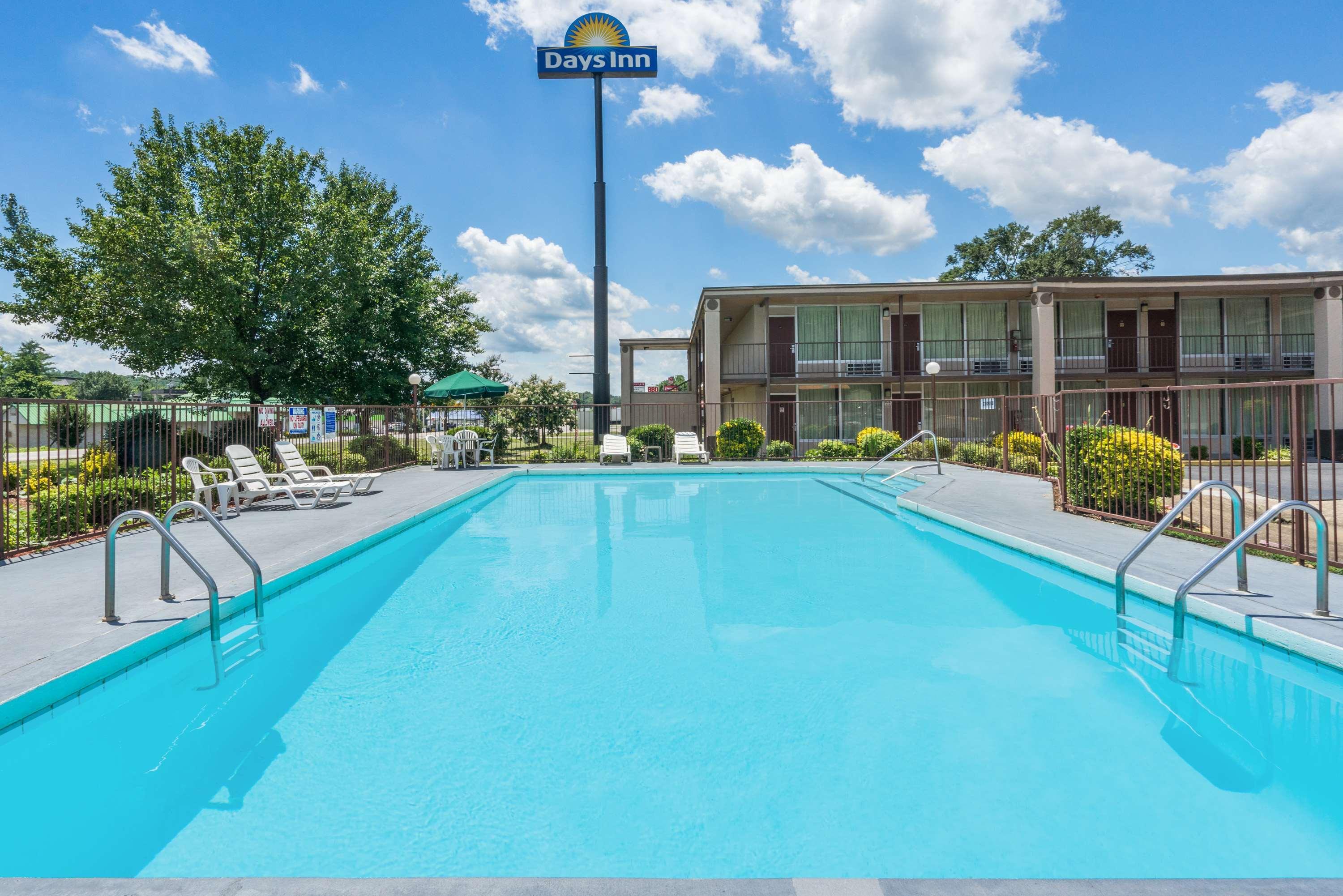 Days Inn By Wyndham Hurricane Mills Bagian luar foto