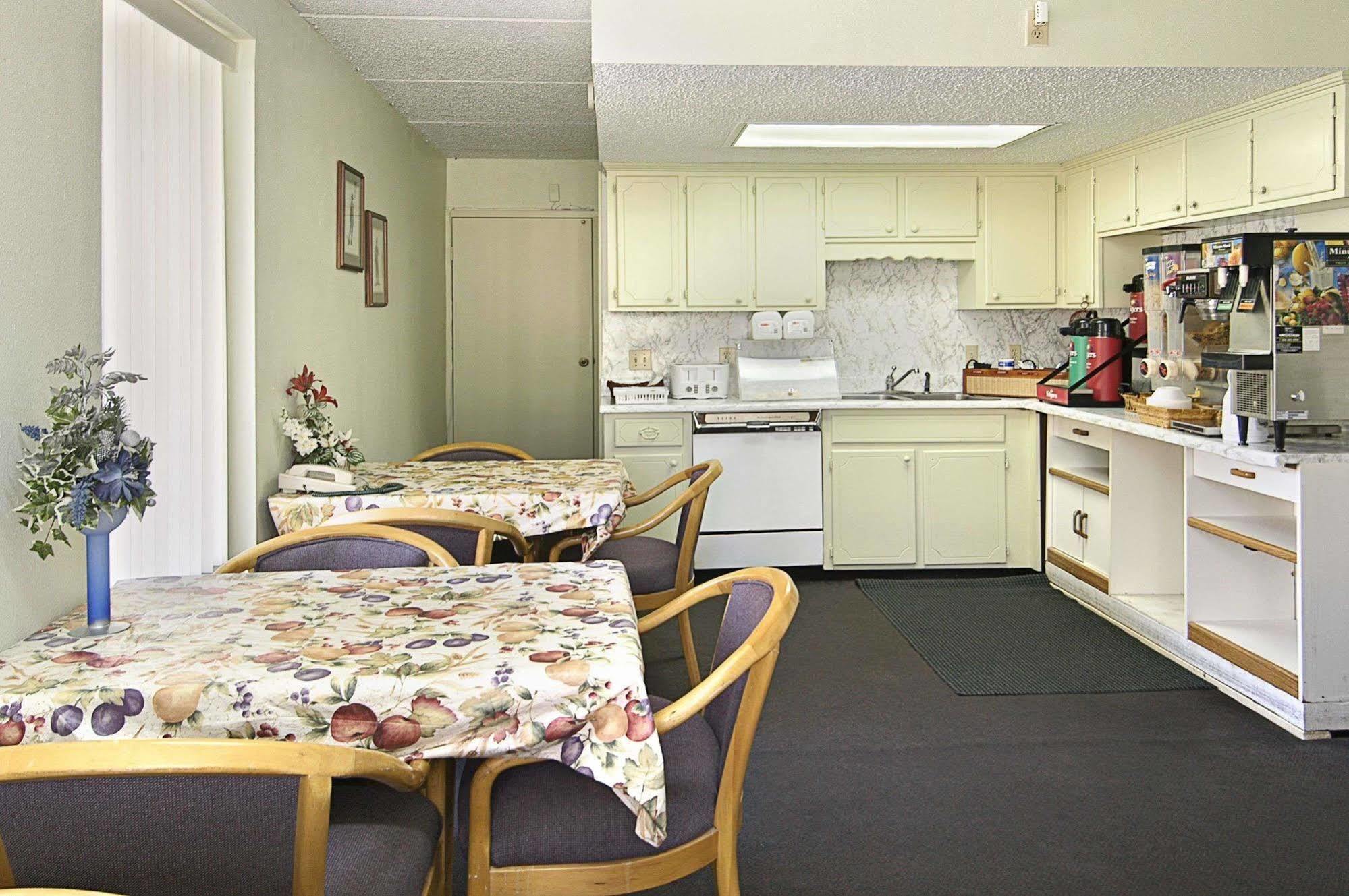 Days Inn By Wyndham Hurricane Mills Restoran foto
