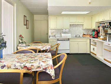 Days Inn By Wyndham Hurricane Mills Bagian luar foto